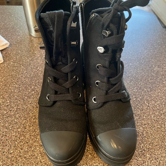 Kors black boots new without tags - Picture 3 of 3